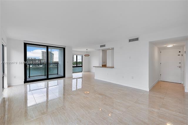 1600 S Bayshore Ln #6A - Photo 4 of 28