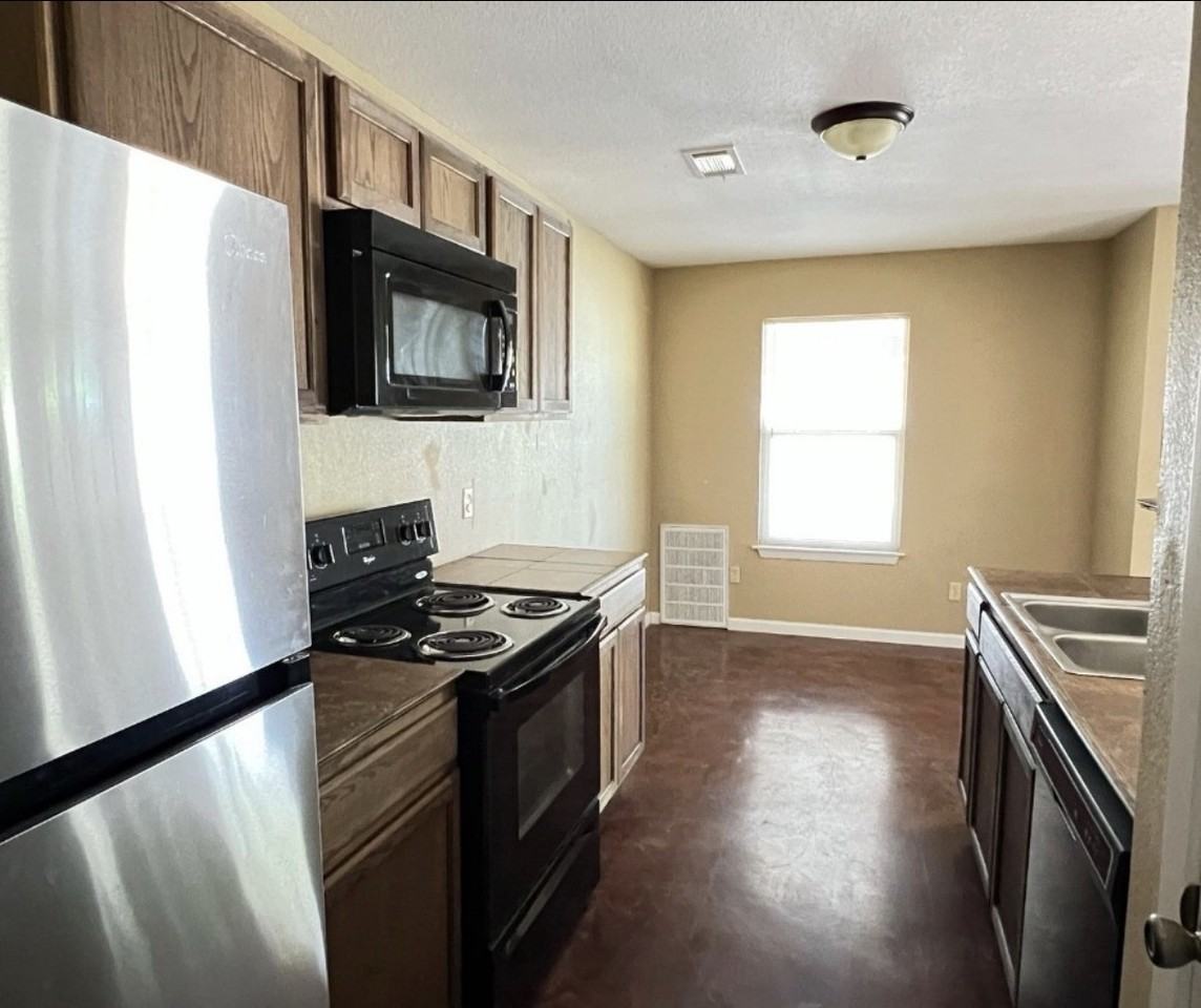 1610 Albert Broadfoot St - Photo 3 of 4