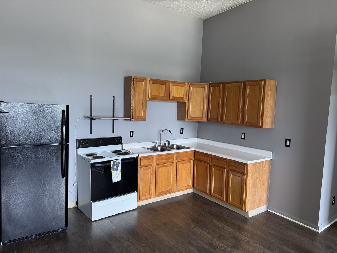 251 Main St #C - Photo 4 of 8