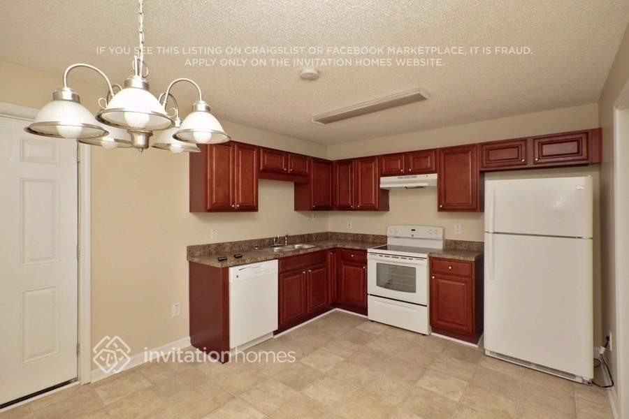 5261 Springtide Ln - Photo 6 of 17
