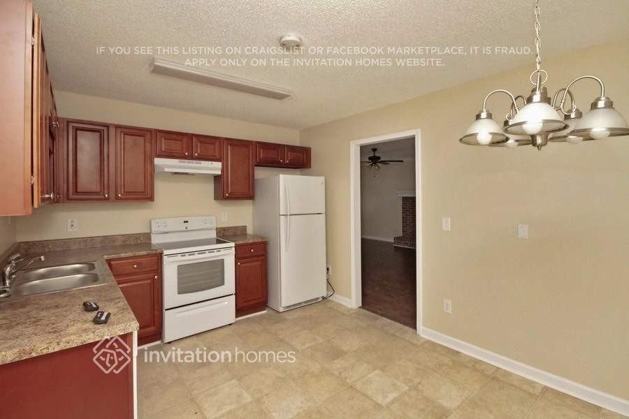 5261 Springtide Ln - Photo 7 of 17