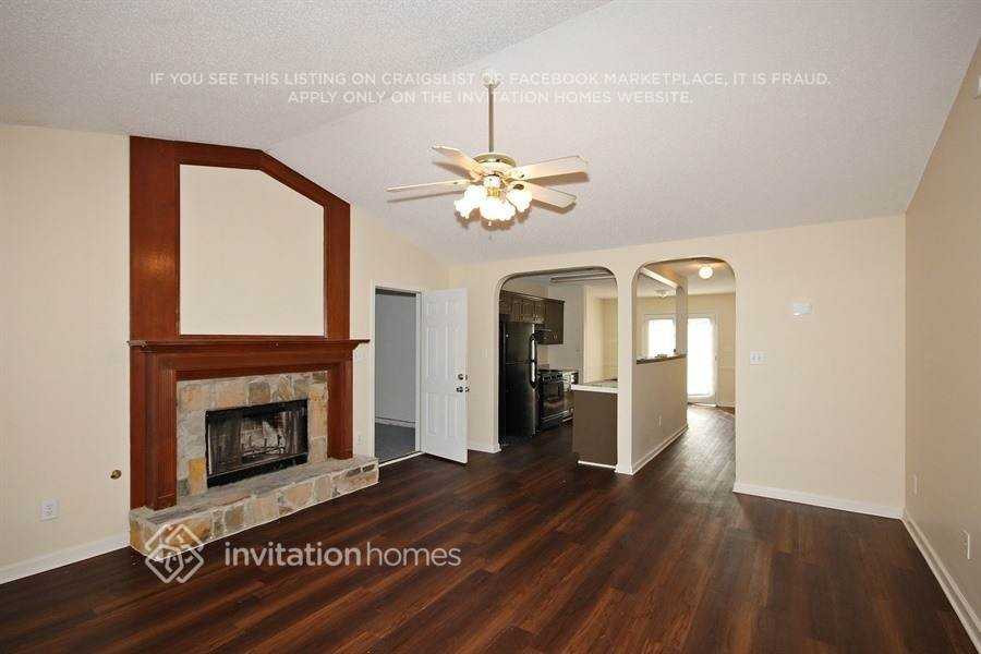 1406 N Hampton Dr - Photo 2 of 11