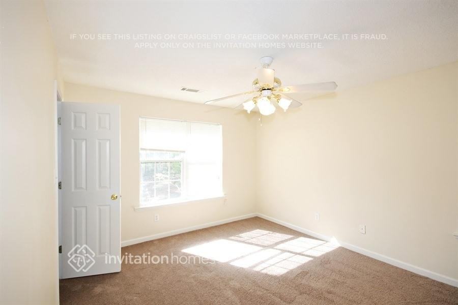 1406 N Hampton Dr - Photo 5 of 11