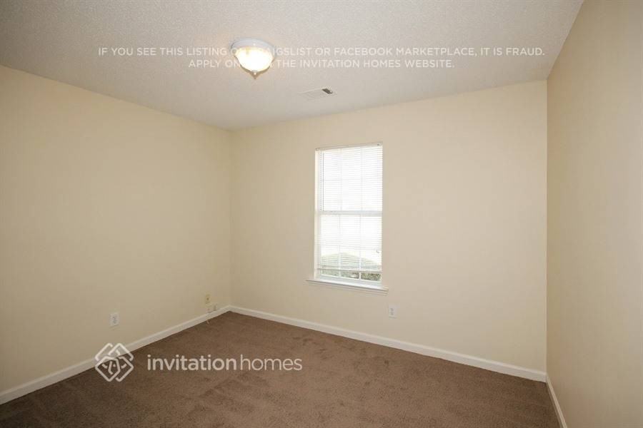 1406 N Hampton Dr - Photo 7 of 11