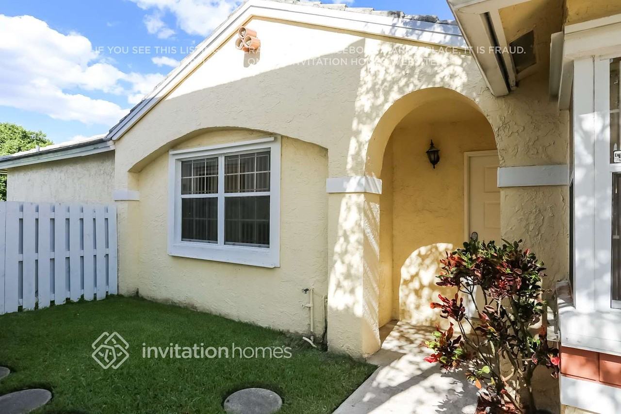 9913 Nw 9th Ct - Photo 2 of 21