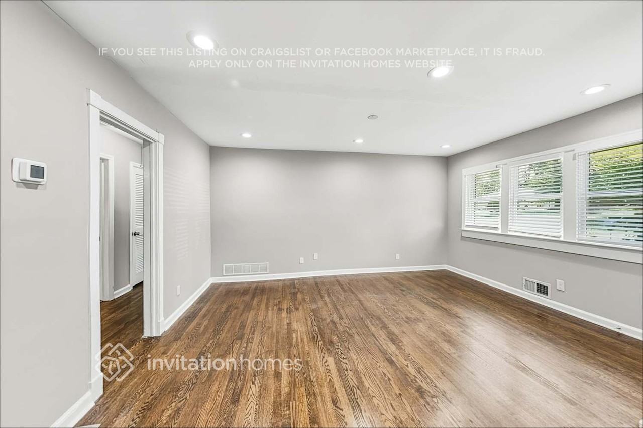 1095 Longshore Dr - Photo 4 of 18