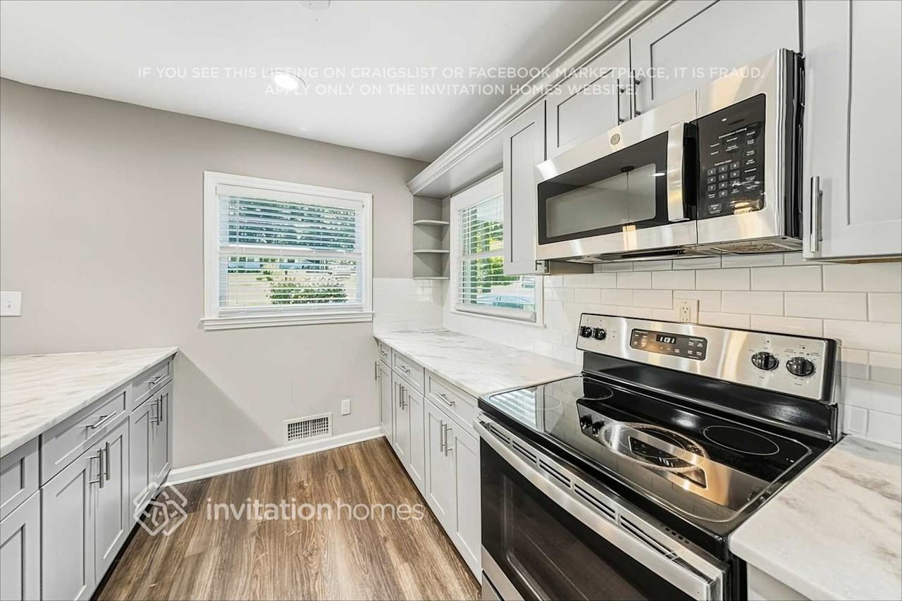 1095 Longshore Dr - Photo 7 of 18