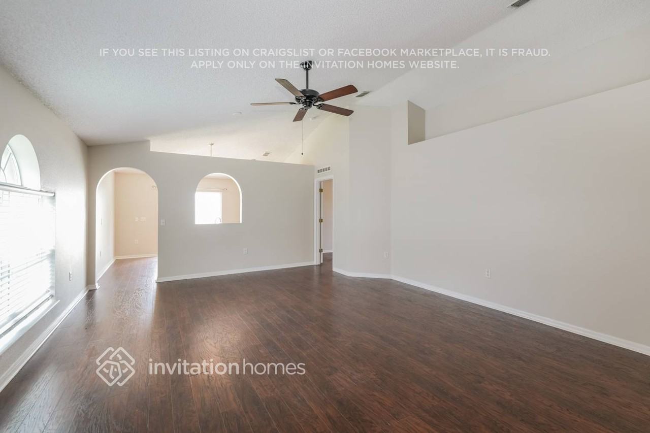 17037 Holmby Ct - Photo 5 of 30