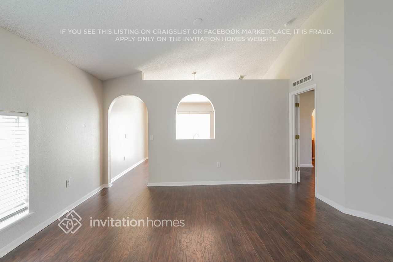 17037 Holmby Ct - Photo 6 of 30