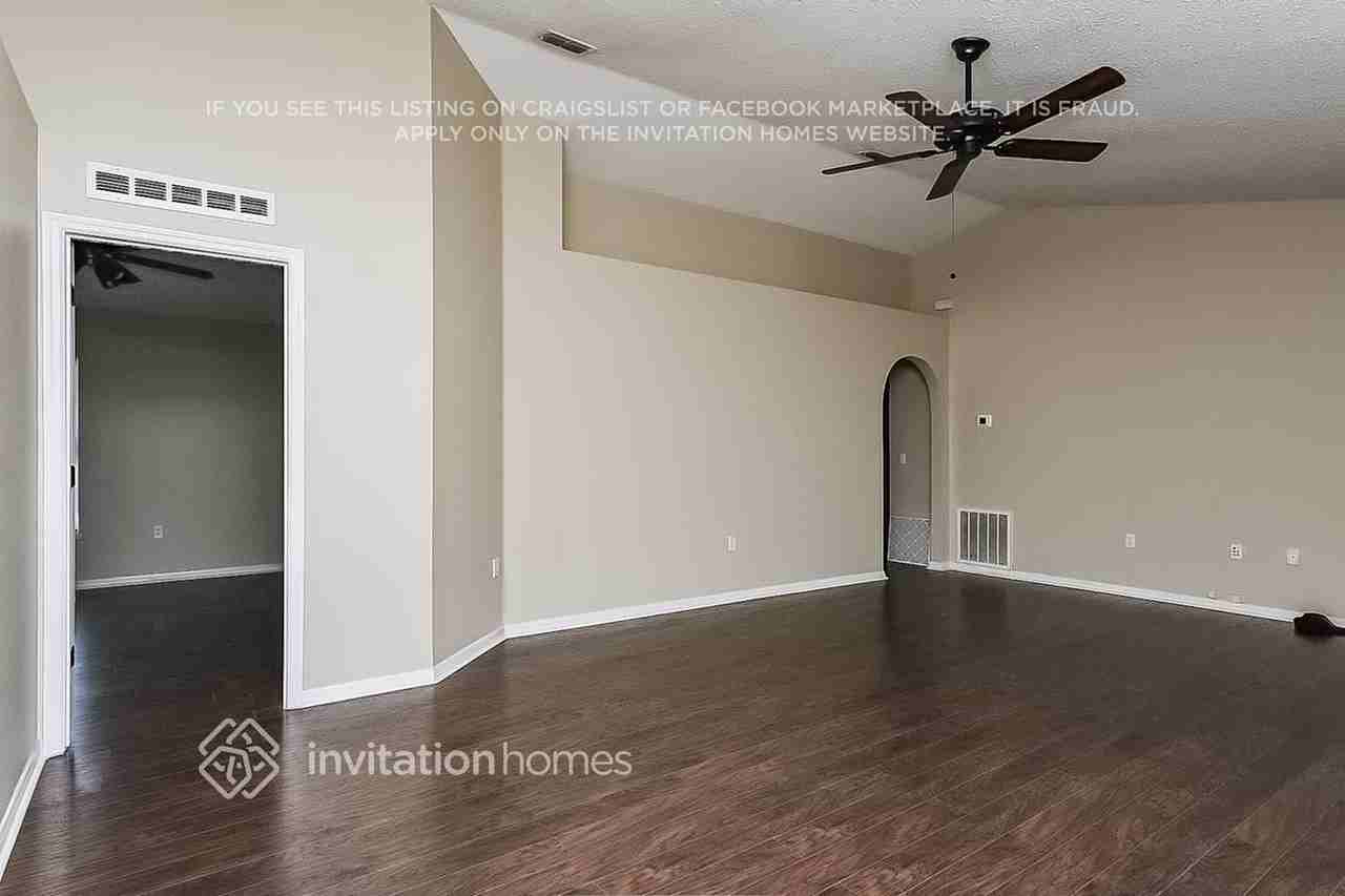 17037 Holmby Ct - Photo 7 of 30
