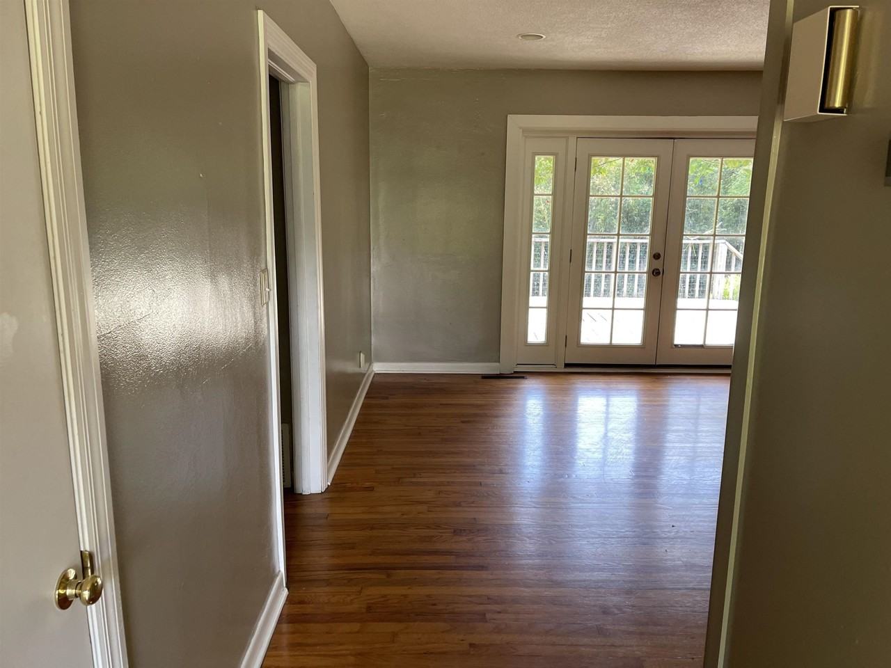 816 Watt Dr - Photo 4 of 15