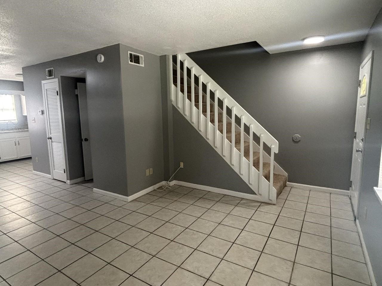 1018 Crossing Brook Way - Photo 4 of 26