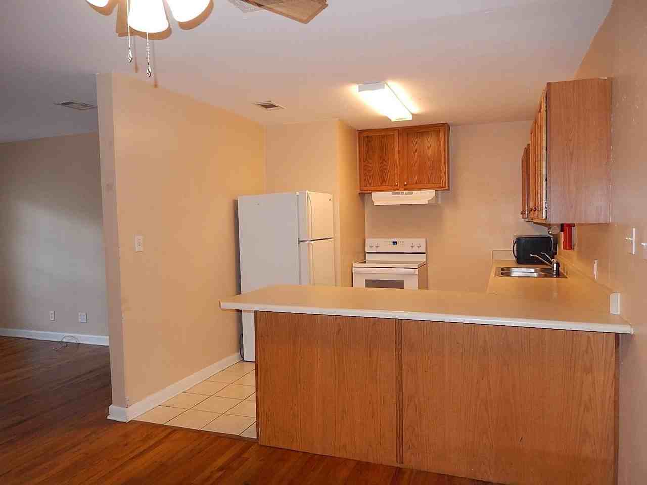 212 Edwards St - Photo 4 of 27