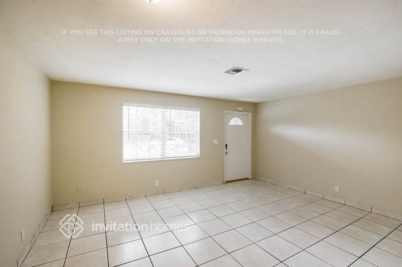 1380 Sw 26th Ter - Photo 4 of 17