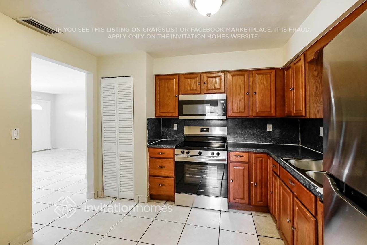 1380 Sw 26th Ter - Photo 6 of 17