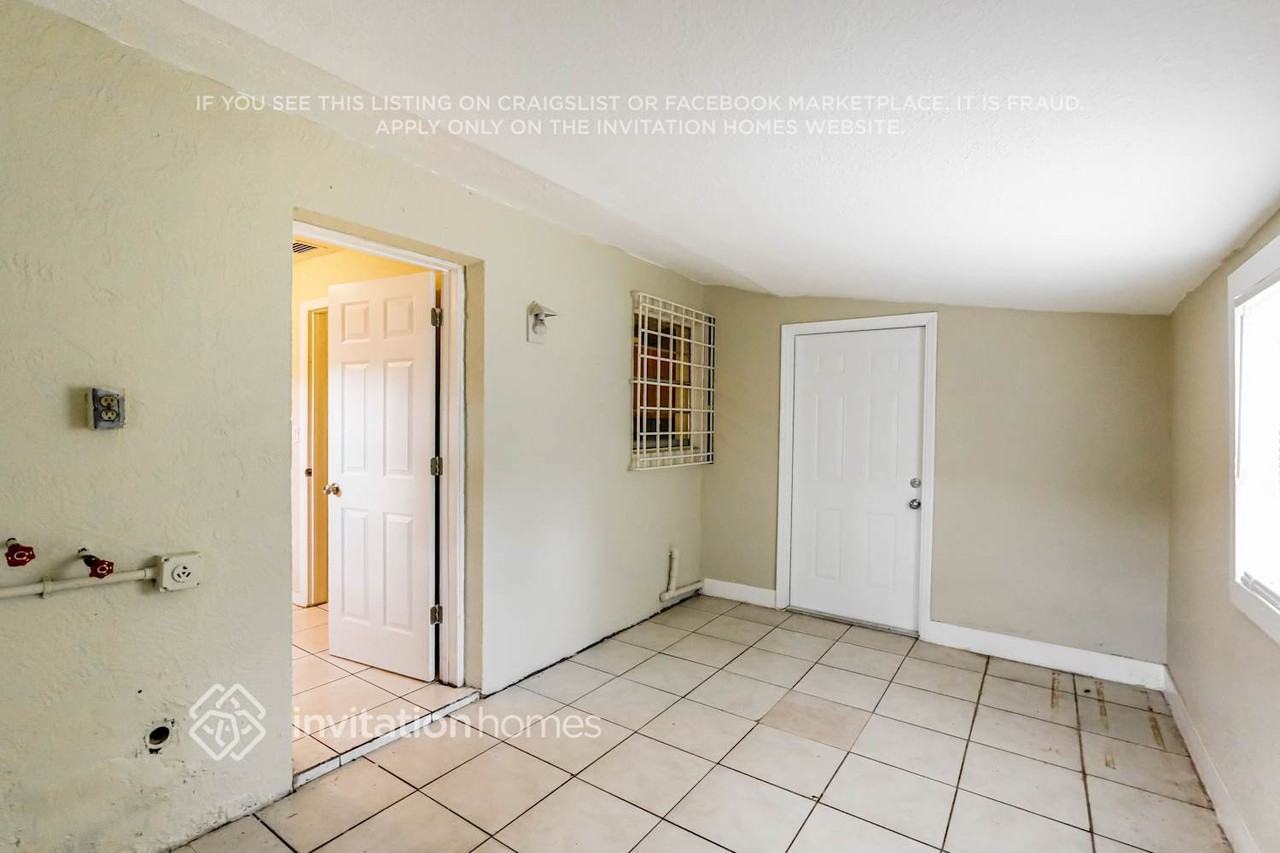 1380 Sw 26th Ter - Photo 7 of 17