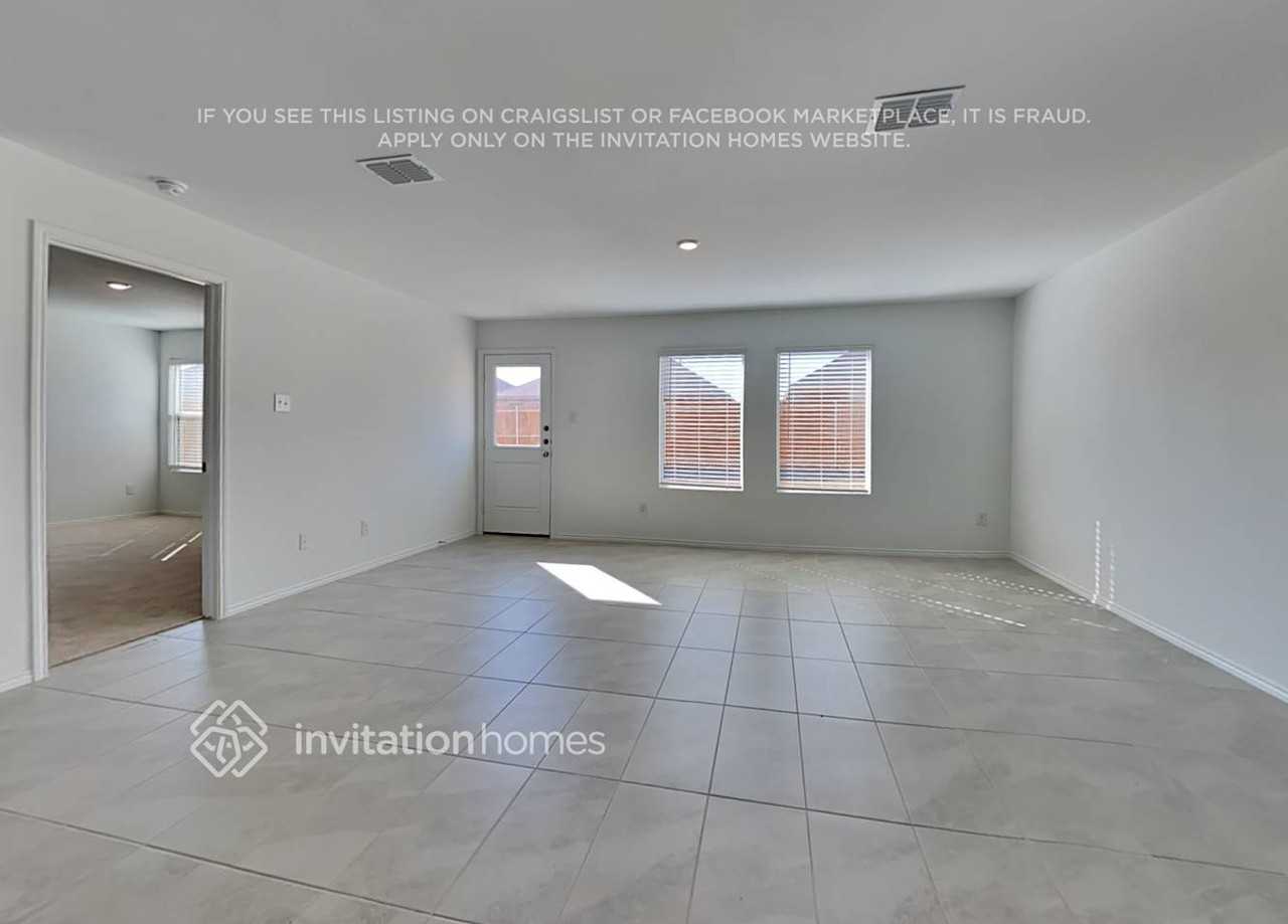 1136 Catclaw Rd - Photo 3 of 20