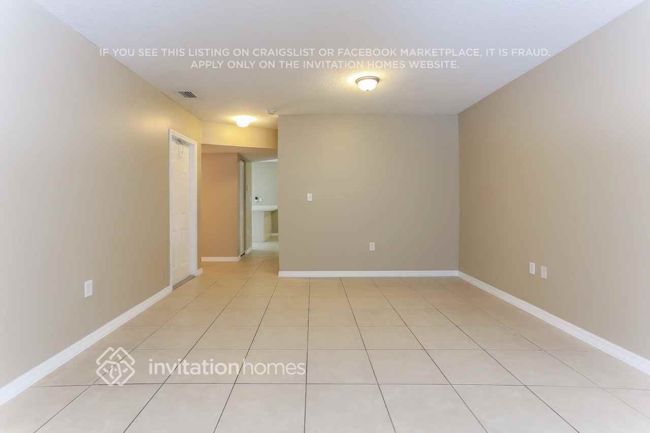5927 Sw 163rd Ave - Photo 2 of 19