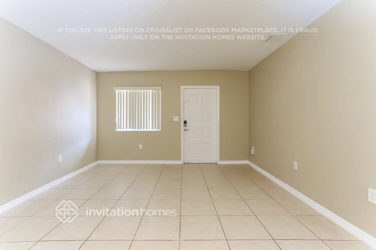5927 Sw 163rd Ave - Photo 3 of 19