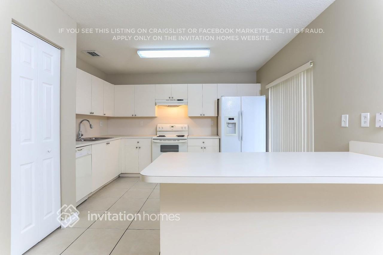 5927 Sw 163rd Ave - Photo 4 of 19