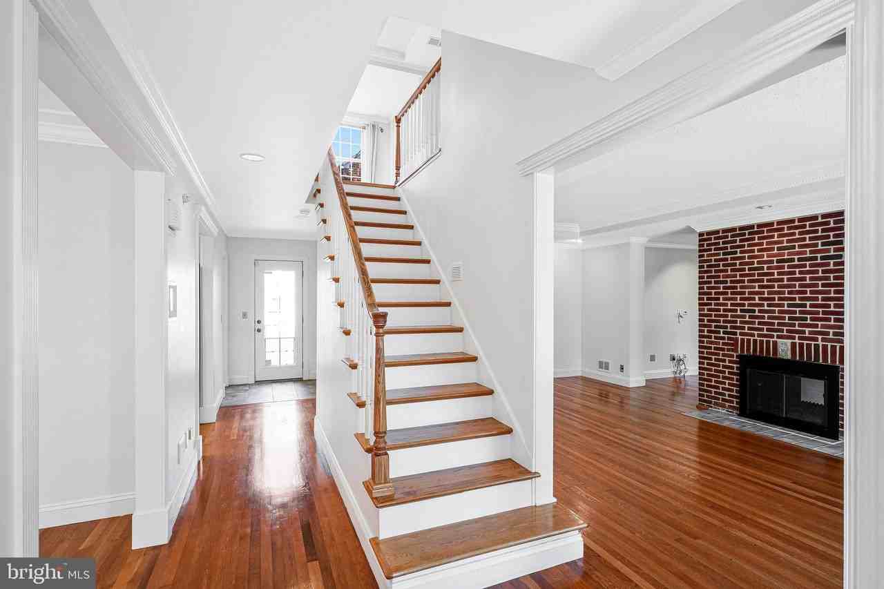 4401 Davenport St Nw - Photo 2 of 34