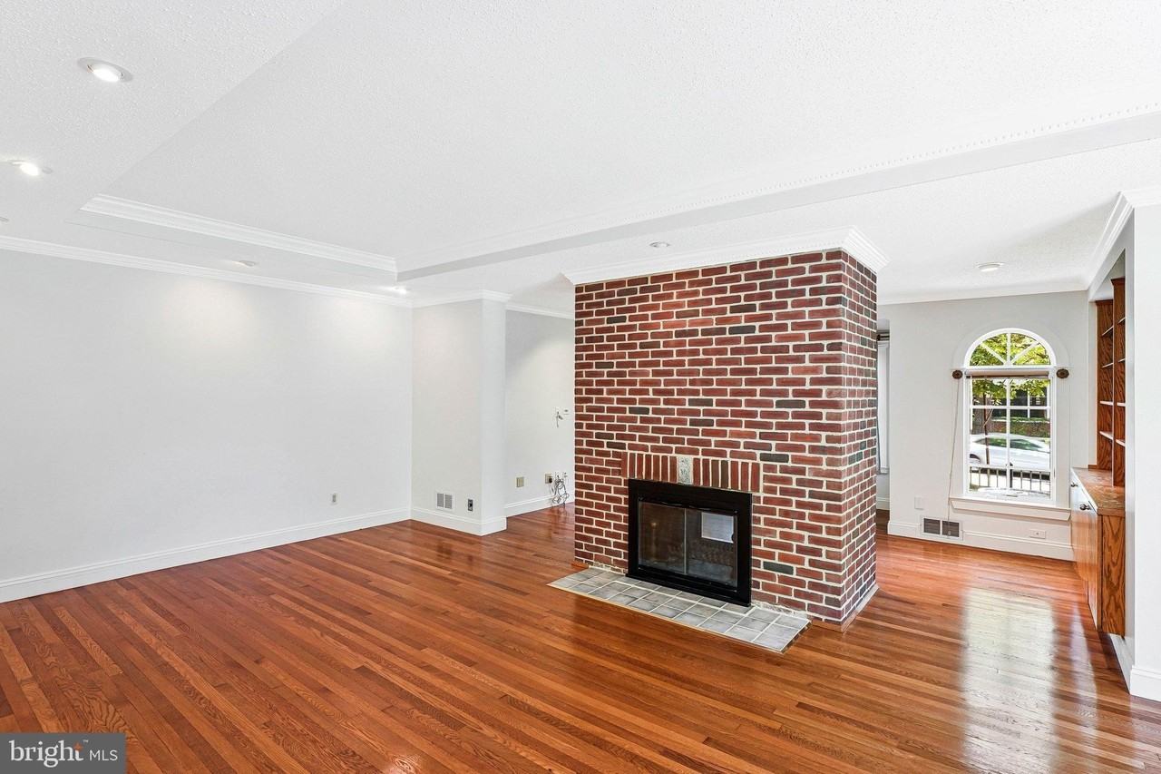4401 Davenport St Nw - Photo 3 of 34