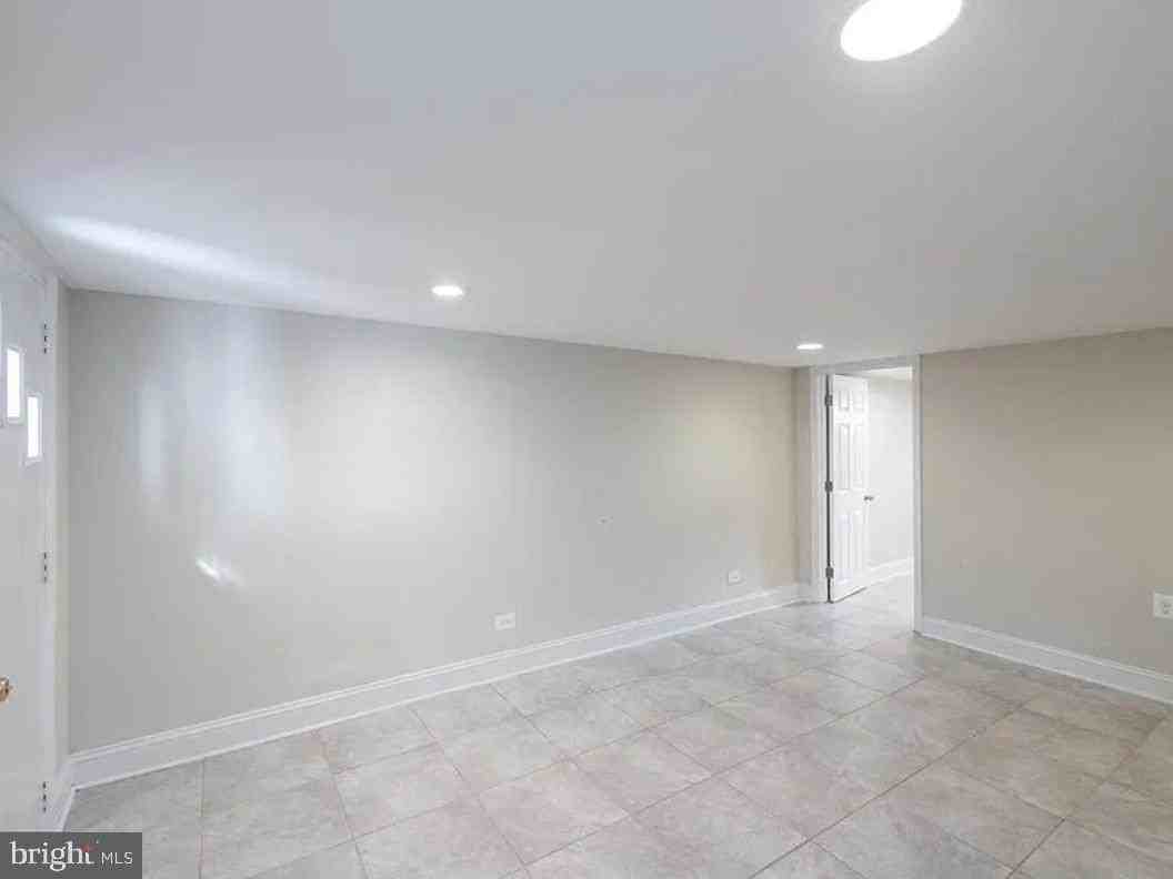 465 Luray Pl Nw - Photo 7 of 27