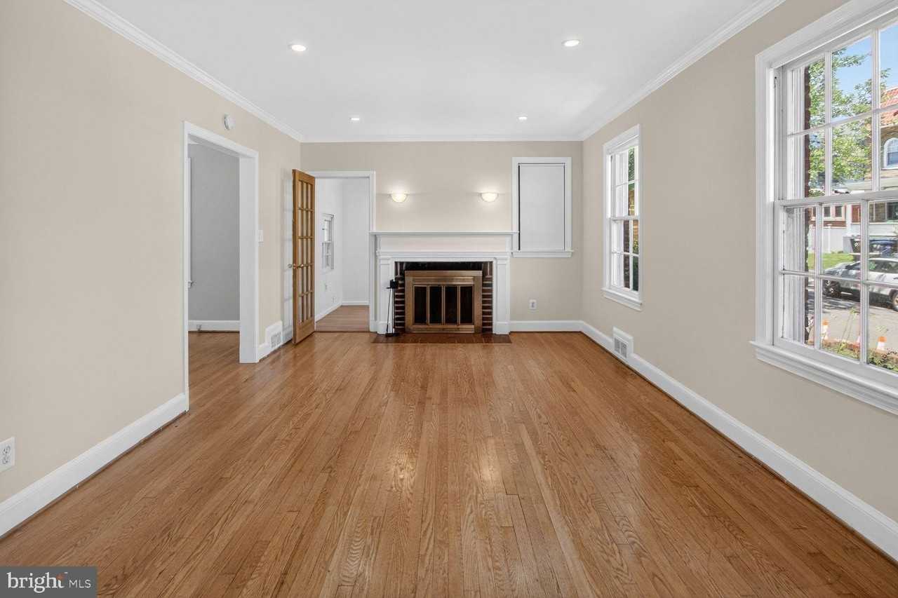 4712 Piney Branch Rd Nw - Photo 4 of 25
