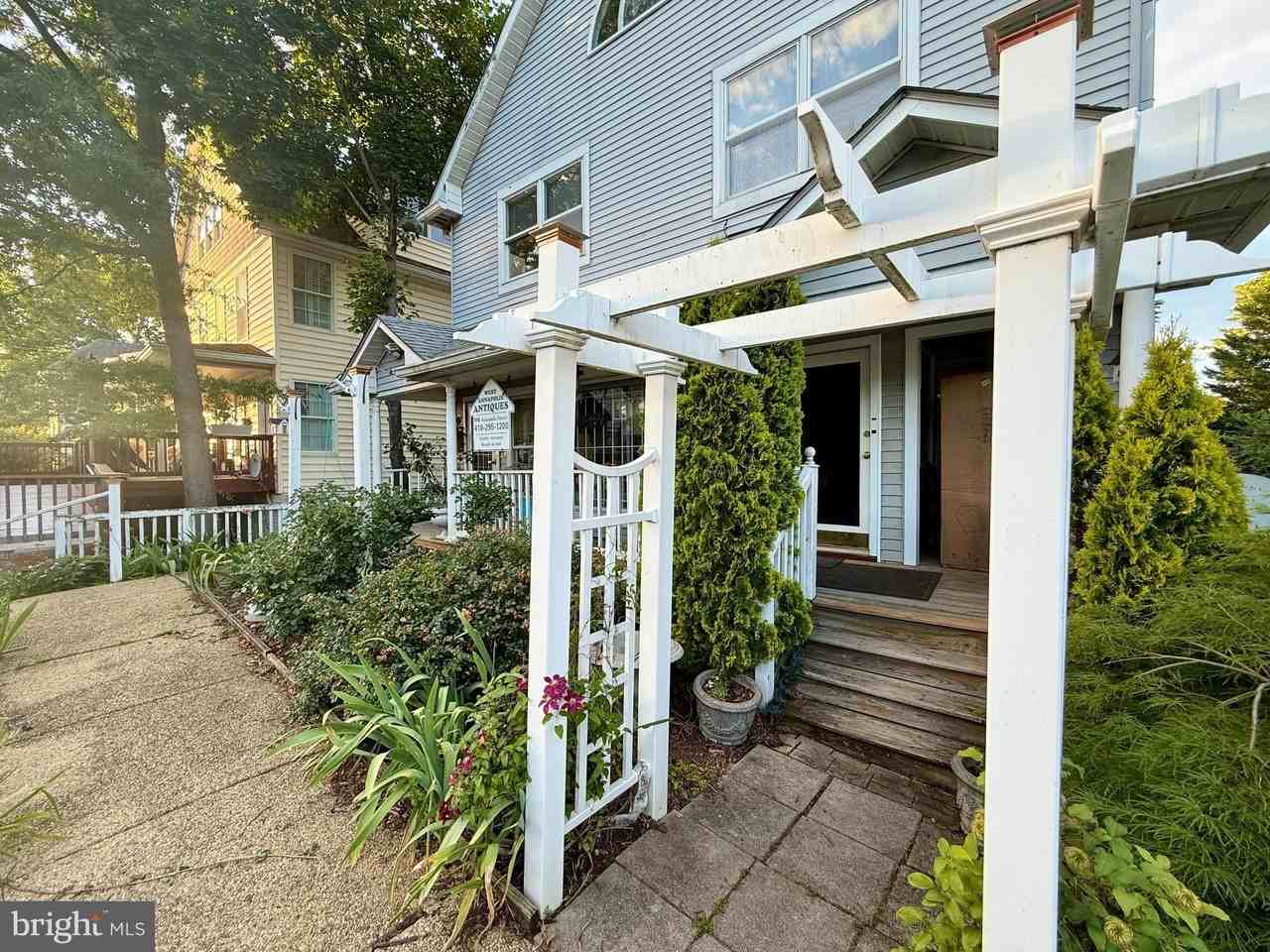 110 Annapolis St #A - Photo 2 of 35