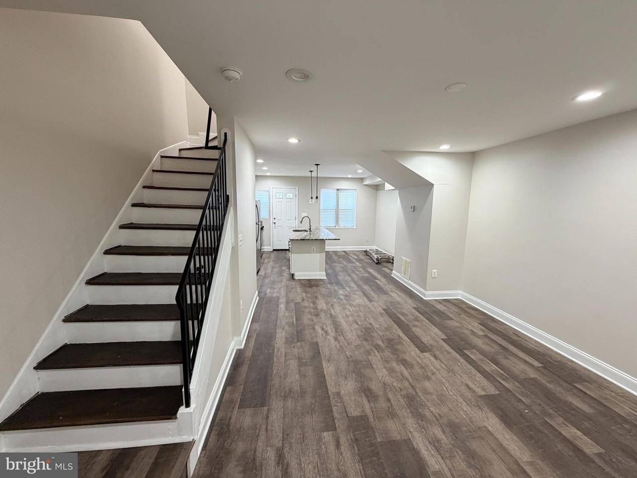 607 Cheraton Rd - Photo 3 of 17