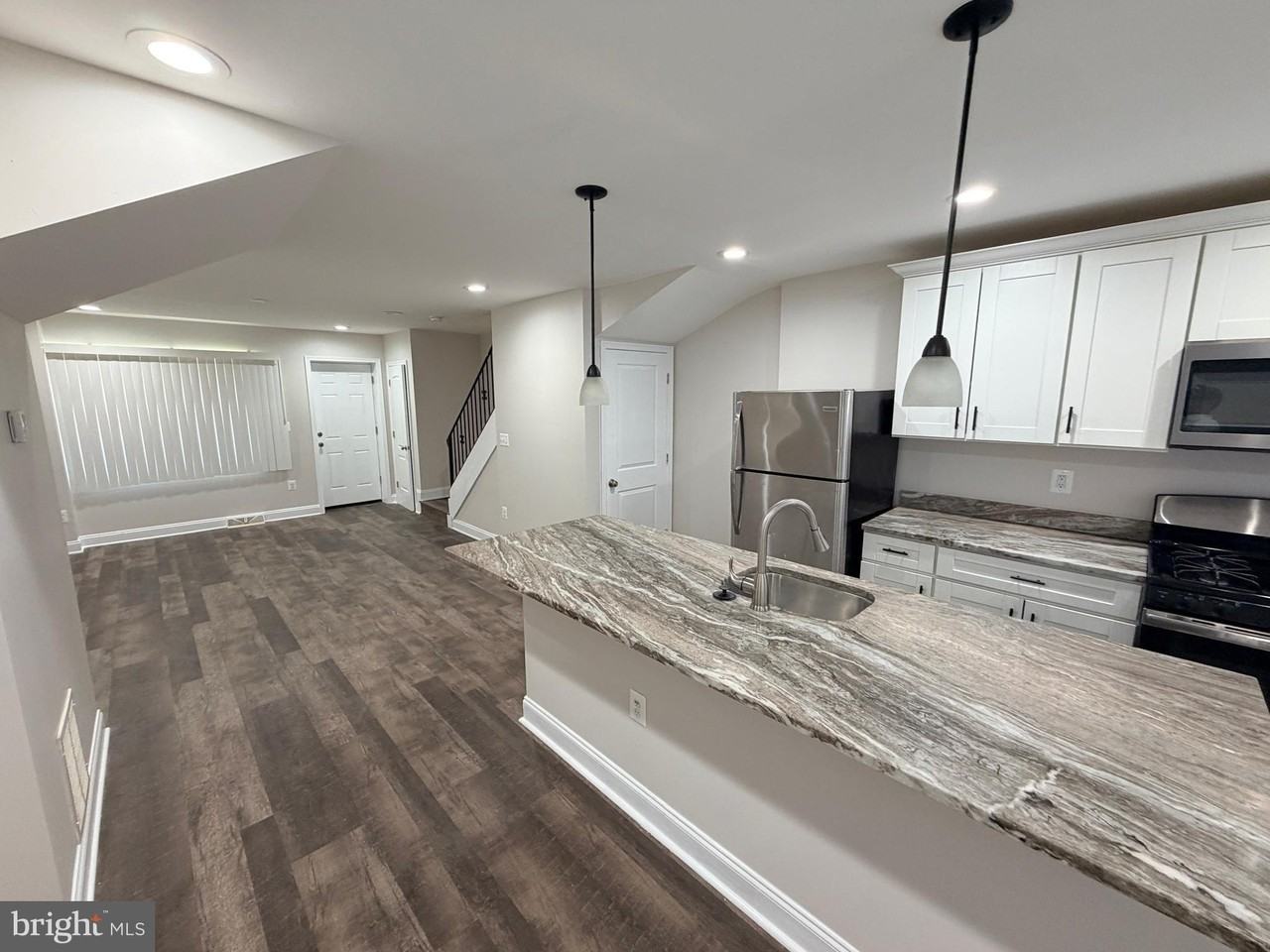 607 Cheraton Rd - Photo 6 of 17