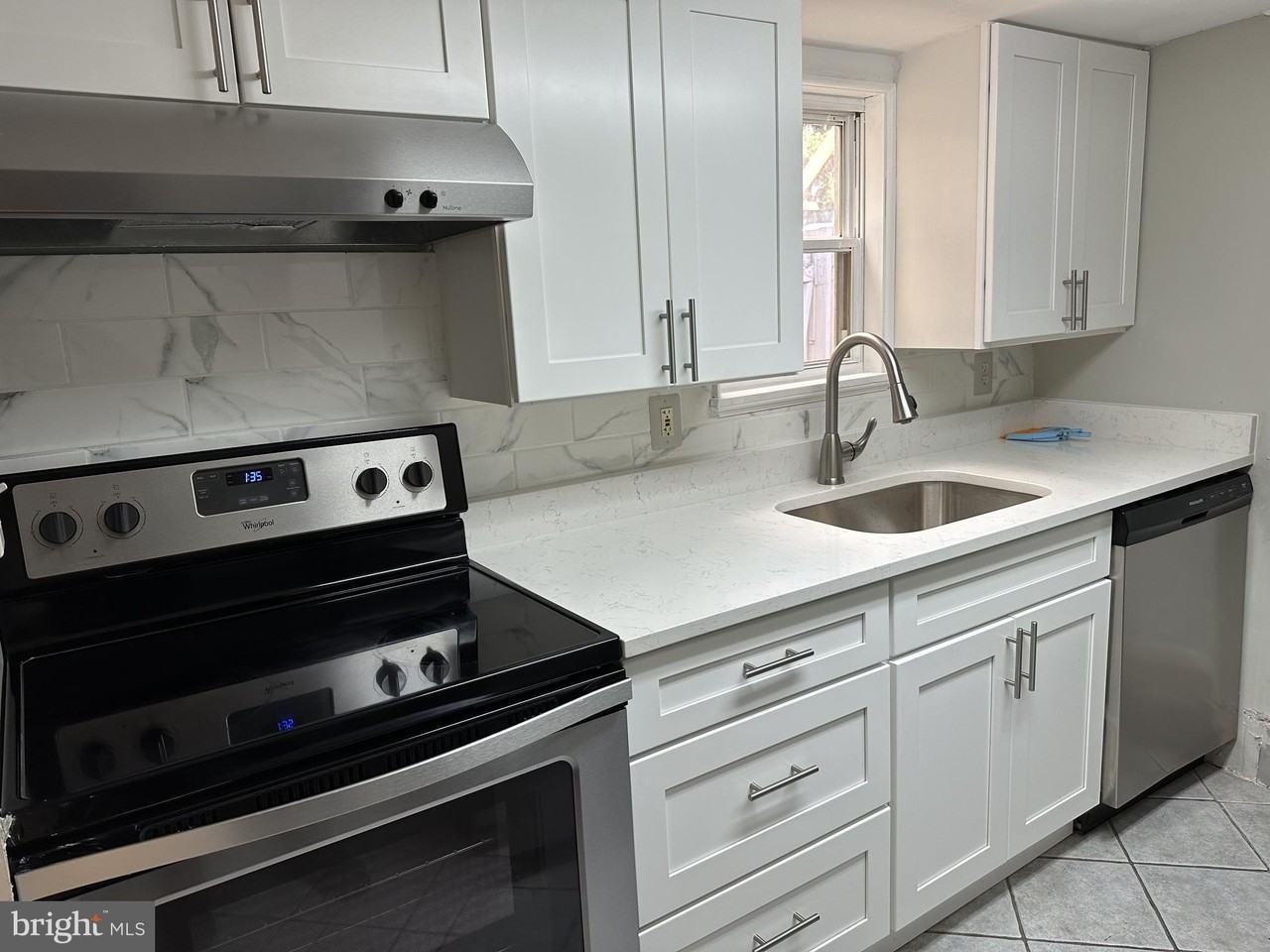 227 S Durham St - Photo 4 of 26