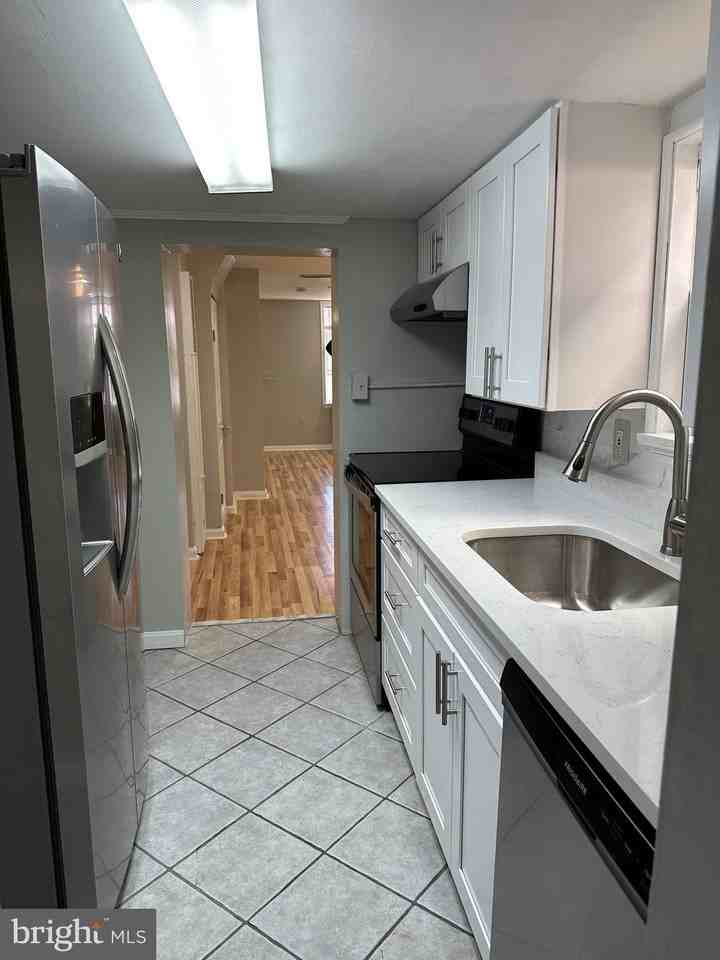 227 S Durham St - Photo 5 of 26