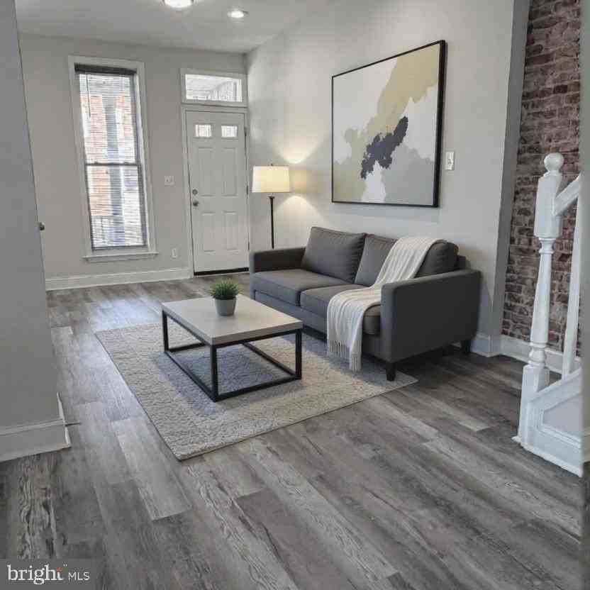 2631 W Cold Spring Ln - Photo 3 of 20
