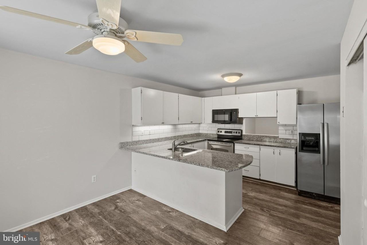 11861 New Country Ln - Photo 3 of 44