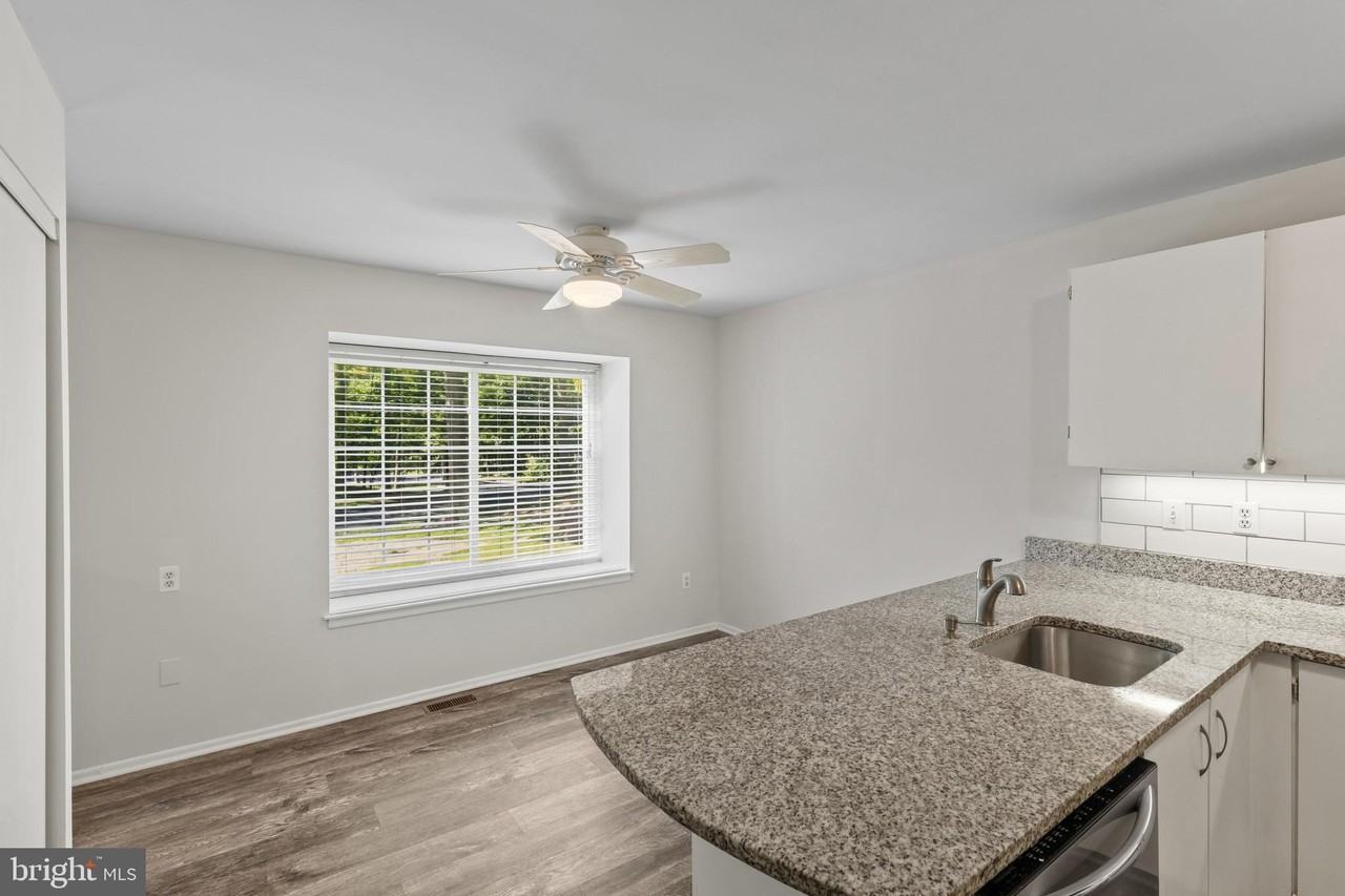 11861 New Country Ln - Photo 4 of 44