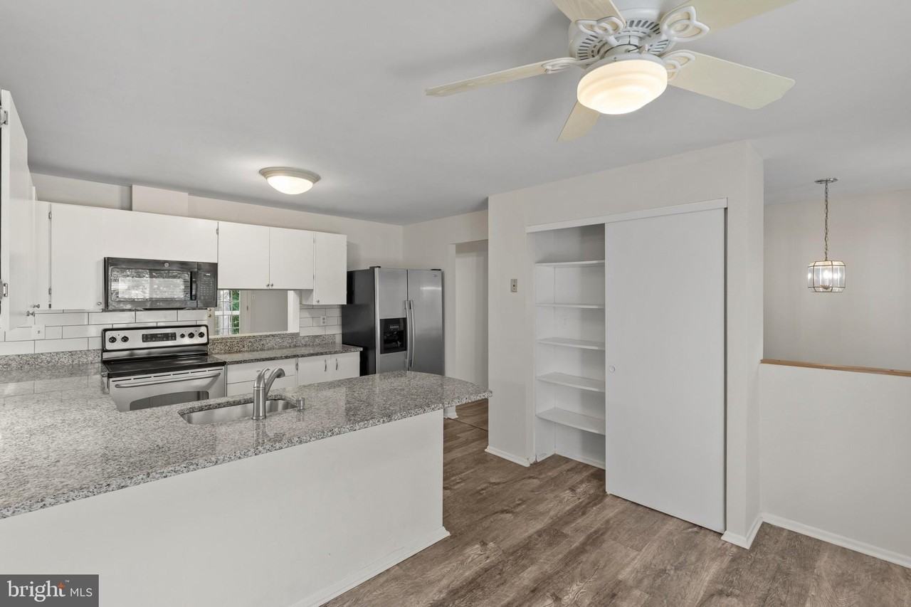 11861 New Country Ln - Photo 5 of 44