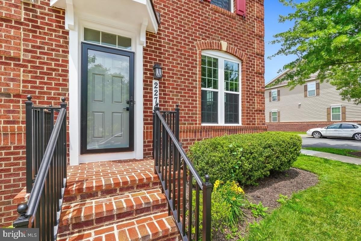 22764 Autumn Breeze Ave - Photo 3 of 45