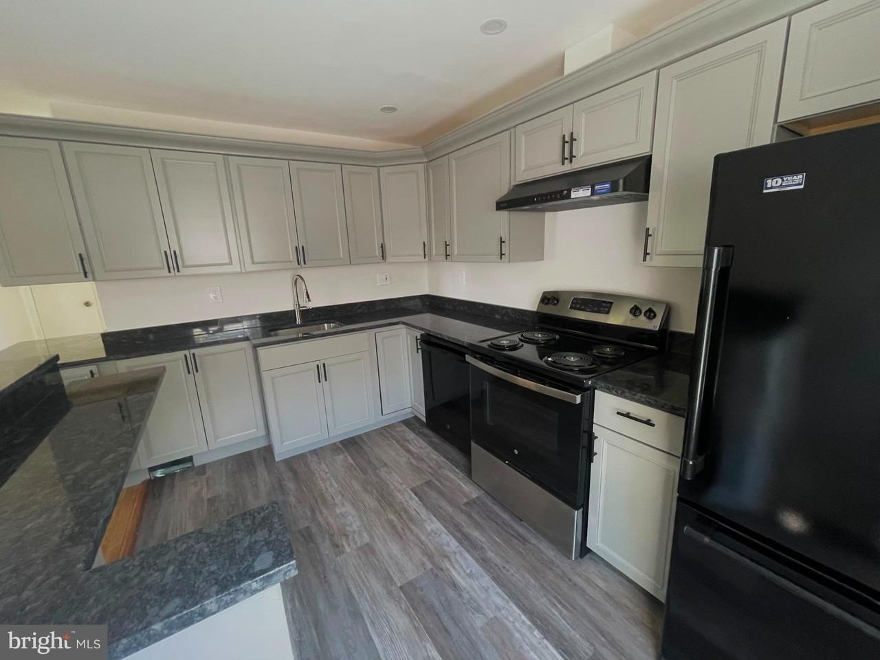 12216 Charles Rd - Photo 5 of 17