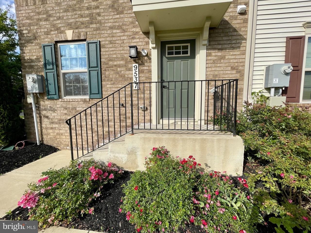9537 Tall Oaks Rd - Photo 2 of 50