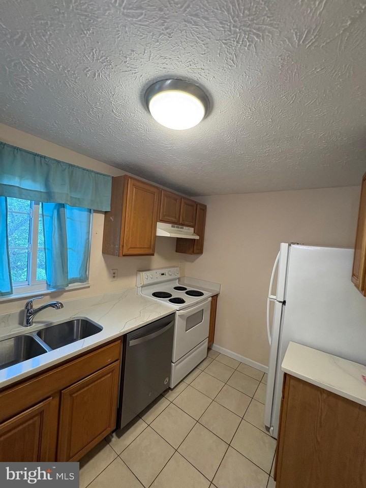 11149 Captains Walk Ct - Photo 3 of 14