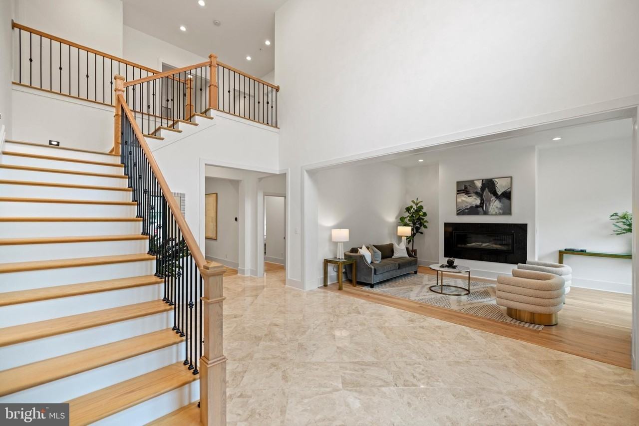 8609 Woodbrook Ln - Photo 2 of 42