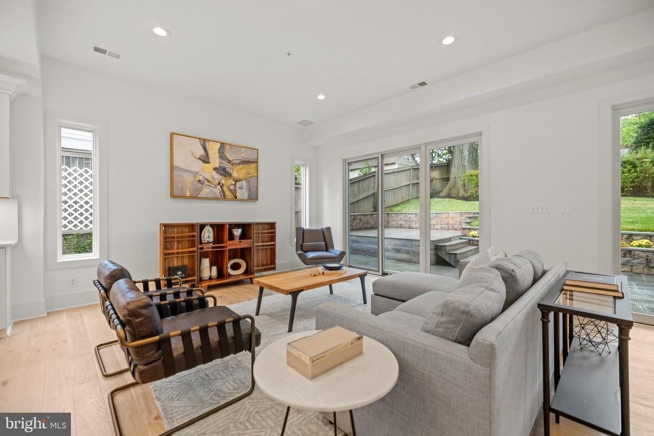 8609 Woodbrook Ln - Photo 6 of 42