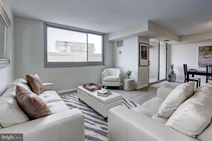 4601N N Park Ave #1404D - Photo 3 of 14