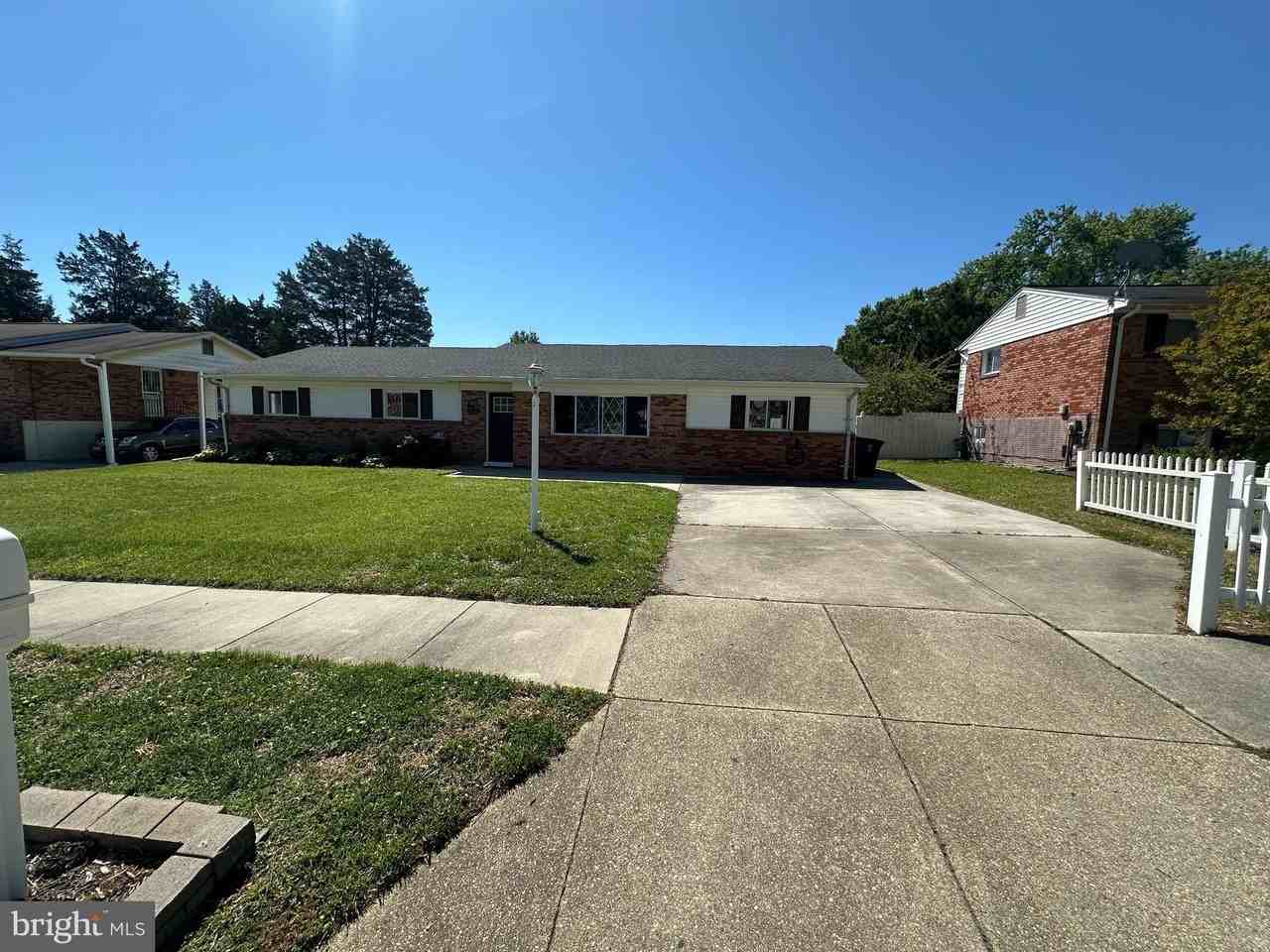10411 Farrar Ave - Photo 3 of 33