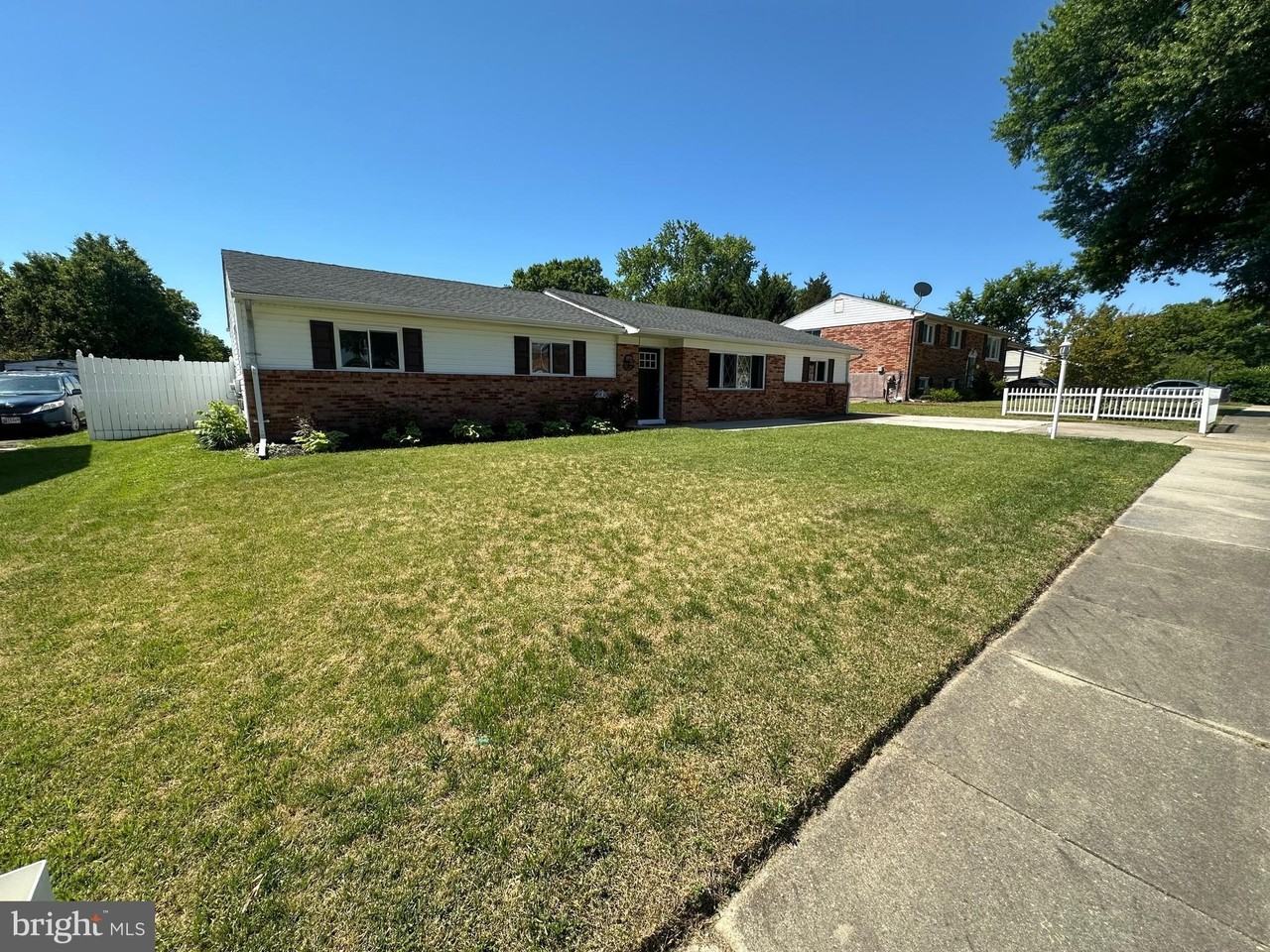 10411 Farrar Ave - Photo 4 of 33
