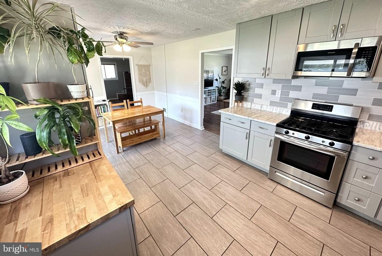 10411 Farrar Ave - Photo 5 of 33