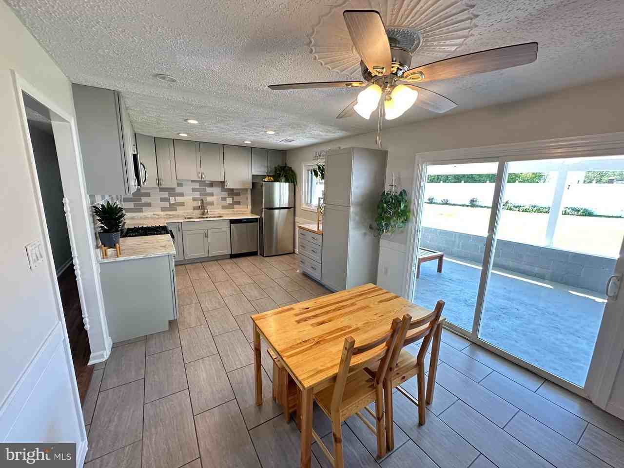10411 Farrar Ave - Photo 6 of 33