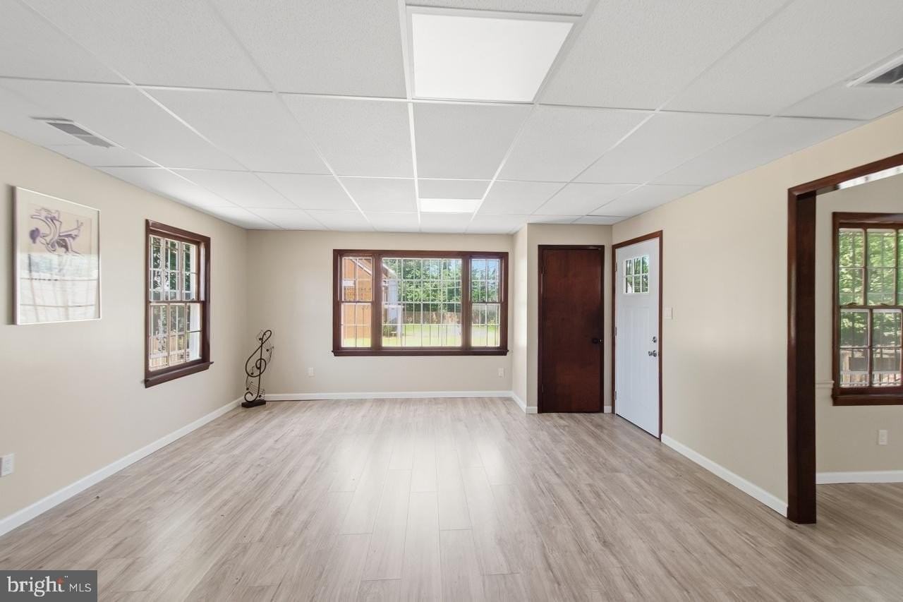 3704 42nd Ave - Photo 5 of 37