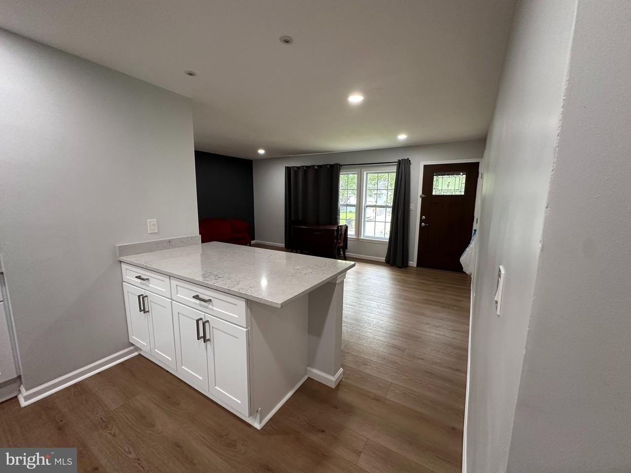 6407 85th Ave - Photo 4 of 15